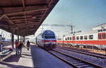 Finnland, Sr2 Elektrolokomotive: Einfahrt der Lok 3210 in Riihim�ki, 27.August 2000. 