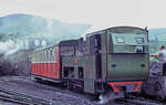 Die Lokomotiven von 1895/96 (SLM Winterthur) für die Snowdon Mountain Railway / Rheilffordd yr Wyddfa: Lok 2  Enid  in der Depotanlage in Llanberis, 21.Juli 1974. Enid ist der Name einer Tochter des einstigen Besitzers des Snowdon-Gebirges. Vermutlich ist die Lok 2022 ausrangiert worden.  