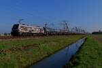 RFO 2019 302 zieht am 25 Oktober 2025 ein Kesselzug durch Angeren an die Betuwelinie. Leider ist dieser Fotopunkt ab 2026 Vergangenheit wegen der Verl�ngerung der A15 Autobahn.