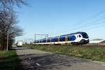 NS 2513 durchfahrt Roond am 31 März 2021. Leider hat hohes Gitterwerck dieser Fotostelle ins Vergangenheit geschoben...