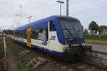 Niederbarnimer Eisenbahn VT 017 steht am 24 Mai 2023 rühig in Angermünde, wo sie die 10;40 RB nach Szczecin Glowny fahren soll.