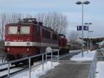 Am 28.01.2014 wurde die EBS 142 110-6 von  der EBS V 100-122 nach Karsdorf gebracht, hier zusehen bei der Durchfahrt in Laucha.