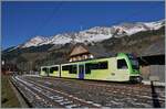 Der TPC ASD ABe 4/8 472 wartet in Les Diablerets vor leicht 'verzuckerten' Berggipfel auf die Abfahrt nach Aigle. 

30. Nov. 2024