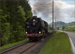 150 Jahre Emmentalbahn. 

141-R-1244 auf der RSHB-Strecke im Rahmen der grossen Emmentalrundfahrt zum Jubiläum. An Rotwald bei Mussachen. Mai 2025.