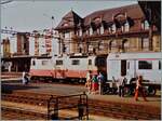 Ein Bild aus alten Zeiten: Die SBB Re 4/&4 1253 wartet mit dem TEE 'Cisalpin' in Lausanne auf die Abfahrt. Der TEE 'Cisalpin' war zwischen Milano und Paris unterwegs. und auch der Grund, weshalb die SBB einige wenige dieser TEE Wagen, (Baugleich mit  ...