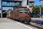 Die BLS Re 4/4 - 195 / Re 425 195-5 'Unterseen' (91 85 4425 195-5 CH-BLS) hat am 11 September 2023 den BLS NPZ - RBDe 565 729 in den Bahnhof Spiez rangiert. 

Die Lok ist die letzte der Baureihe und wurde 1983 bei SLM unter der Fabriknummer 5227 ge ...