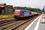 Die an die SBB Cargo International AG vermietete SBB Cargo Re 482 008-0 „Ökotrans“ (91 85 4482 008-0 CH-SBBC) der SBB Cargo fährt am 19 Juli 2025 mit einem KLV-Zug durch Betzdorf/Sieg in Richtung Siegen. 

Die TRAXX F140 AC1 w ...