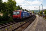 Die an die SBB Cargo International AG vermietete SBB Cargo Re 482 007-2 (91 85 4482 007-7 CH-SBBC) der SBB Cargo fährt am 24 Juli 2025 mit einem HUPAC KLV-Zug durch Kirchen/Sieg in Richtung Köln.

Die TRAXX F140 AC1 wurde 2002 von Bombard ...