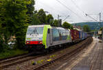 Die BLS Cargo 502, Re 486 502-8/E 486 502 SF 'The Alpinists in Europa' (91 85 4486 502-8CH-BLSC) fährt am 07 Juli 2025 mit einem HUPAC KLV-Zug durch Kirchen (Sieg) in Richtung Köln.

Nochmals einen lieben Gruß an den netten Lokfü ...
