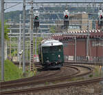 Zum Fest 150 Jahre Nationalbahn durfte Bm 4/4 II 18451 nach einer kleinen Ewigkeit von 10 Jahren endlich wieder an die frische Luft und wurde von Ae 3/5 10217 an ihren früheren Einsatzort nach Etzwilen gebracht. Unverwechselbar der gleiche Baust ...
