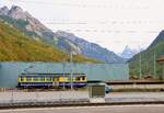 Berner Oberland Bahn, 'Fremdkörper': Der verbliebene 'alte' Triebwagen 310 besitzt noch die +GF+ Kupplung und ist somit nicht mehr mit den Regelfahrzeugen kompatibel. Er muss ab und zu Wagen für den Unterhalt befördern, und hier schein ...