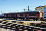 Zwei zweiachsige großräumige ex ÖBB Schiebewandwagen der Gattung Hbis, links 21 81 2254 150-9 A-StH (STH 2) und rechts 21 81 2254 316-6 A-StH (STH 3), der Stern & Hafferl Verkehrsgesellschaft m.b.H. (StH), sind am 04 April 2025 beim Bahnhof Vorchdorf-Eggenberg abgestellt. 

TECHNISCHE DATEN:
Spurweite: 1.435 mm (Normalspur)
Anzahl der Achsen: 2
Länge über Puffer: 14.020 mm
Achsabstand: 8.000 mm
Ladelänge: 12.700 mm 
Ladefläche: 33,9 m²
Eigengewicht: 14.000 kg
Max. Ladegewicht: 26 t (ab Streckenklasse C)
Höchstgeschwindigkeit: 100 km/h (beladen) / 120 Km/h (leer)
Bauart der Bremse: O-GP-A
Intern. Verwendungsfähigkeit: RIV