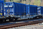 4-achsiger Drehgestell-Containertragwagen der Gattung Sgmnss, 33 85 4578 297-5 CH-HUPAC, der HUPAC AG, beladen mit 2 Stck 30 Fu Spezialcontainer, am 24.03.2021 im Zugverband bei der Durchfahrt in