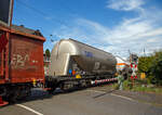 4-achsiger Drehgestell-Staubgutwagen (73 m³ Silowaggon), 37 80 9326 094-1 D-GATXD, der GATX Rail Germany GmbH (Mieter AlzChem AG) am 21.04.2022 bei der Zugdurchfahrt in Kirchen/Sieg.