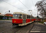 Mit der Linie 22 der Straßenbahn Prag (DPP) kommt man ohne körperliche Anstrengung zur Prager Burg (Pražský hrad) hinauf.