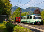   Zwei gekuppelte Gelenktriebwagen SWB 9351 und SWB 7463 der Stadtwerke Bonn Verkehrs GmbH erreichen als Stadtbahnlinie 66 am 30.04.2019 die Endstation Bad Honnef.