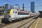 AM 10 Juni 2015 steht NMBS 1895 mit ein IC nach Kortrijk in Bruxelles-Midi.