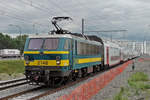 NMBS 2748 durchfahrt Antwerpen-Luchtbal am 30 Mai 2013.