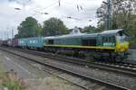 RailTraxx 266 031 verlsst Rheinhausen mit ein KLV fr Rotterdam am 16 September 2016.