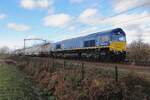 RailTraxx 266 009 ist am 8 Dezember 2021 mit ein Staubguterzug bei Tilburg-Reeshof unterwegs nach Venlo.