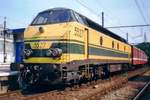 Am 13 Juli 1999 steht NMBS 5527 mit M-2 Wagen in Lüttich-Guillemins.