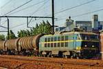 NMBS 2009 schleppt ein Ölzug durch Antwerpen-Dam am 16 Mai 2002.