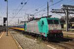 Am 10 Juni 2015 wird der IC-Benelux mit NMBS 2821 in Bruxelles-Midi bereitgestellt für der Fahrt nach Amsterdam über Mechelen (BE), Antwerpen (BE), Roosendaal (NL), Dordrecht (NL) und