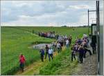 Die Wallfahrer der besonderen Art kehren am 23.06.2012 in der Nhe von Obourg zum Sonderzug  Adieu Srie 23  zurck.