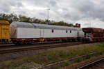 Ein Wohnzug des belgischen Infrastrukturunternehmens INFRABE steht am 21 Oktober 2025 in Ans. Hier der Wagen 80 88 3937 888-8 B-INFBL, der ehem. Gattung Res mit Wohnaufbau.