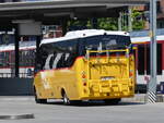 (265'054) - PostAuto Zentralschweiz - Nr. 302/OW 7400/PID 11'111 - Iveco/Rosero am 27. Juli 2024 beim Bahnhof Sarnen