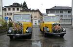 (280'710) - Oldie-Tours Zrisee, Wollerau - Nr. 2/SZ 10'418 - Saurer/R&J (ex Jaggi, Kippel Nr. 4) + Nr. 1/SZ 26'083 - Saurer/R&J am 27. September 2025 beim Bahnhof Wdenswil
