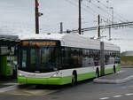 (267'615) - transN, La Chaux-de-Fonds - Nr. 135 - Hess/Hess Gelenktrolleybus (ex TN Neuchtel Nr. 135) am 1. Oktober 2024 beim Bahnhof Marin-pagnier