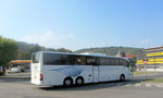 Mercedes Tourismo von Schneeweiss Lorenz Reisen aus sterreich in Krems gesehen.