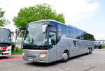 Setra 417 GT-HD von Vega Tour aus der CZ in Krems gesehen.