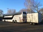 Setra 431 DT von Red Car aus Deutschland mit Anhänger in Neubrandenburg.