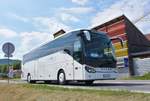 Setra 516 HD von Uniworld Reisen aus der SK in Krems.