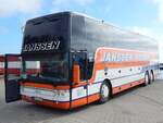 Van Hool T917 von Janssen Reisen aus Deutschland im Stadthafen Sassnitz.