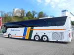 Van Hool TX17 von Bak Reizen Alkmaar aus den Niederlanden im Stadthafen Sassnitz.