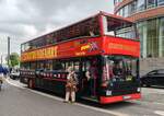 Doppeldeckerbus auf Stadtrundfahrt in Hamburg, 05-2024