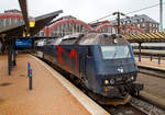   Die DSB ME 1522 (92 86 0001 522-8 DK-DSB) steht am 20.03.2019, mit einem Doppelstock-Regionalzug nach Nykøbing Falster, im Hauptbahnhof Kopenhagen (Københavns Hovedbanegård) zur