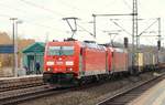 DBS/RSC 185 333-9 und 329-7 mit langem Norfolk/Samskip-KLV bei der Durchfahrt in Schleswig.