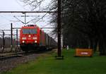 Auf Gleis 1 im Pbf Padborg hat Einfahrt die DBS/RSC 0185 331-3 mit ihrem KLV Zug, Padborg 08.12.2013