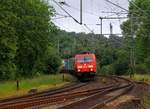 Beim frühmorgentlichen warten auf das Taxi nach Bremen(das dann wg Motorschadens nicht kam)konnte ich DBS/RSC 0185 322-2 mit dem  Hangartner -KLV am Bü Karpfenteich in Schleswig festhalten.