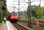 RSC/DBS 0 185 330-5 mit einem sehr langen reinen Autotransportzug festgehalten bei der Durchfahrt in Schleswig.