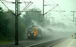 DBS/DSB EG 3112 in ihrem alten Farbkleid fährt hier während eines ordentlichen Schauers durch Schleswig(3.Version).