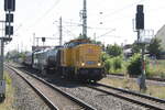 203 305 und 203 314 mit dem Blmchentot bei der Durchfahrt im Bahnhof Merseburg Hbf am 14.8.21