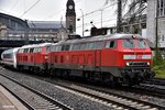 218 380-4 zog am 30.04.16,mit einer schwesterlok,einen IC vom bf hh-hamburg,nach westerland (sylt)  