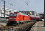 Die den IRE schiebnede DB 245 006 wartet in Schaffhausen auf die Abfahrt in Richtung Singen. 
6. Sept. 2022 