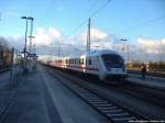 101 063-6 mit einem InterCity (IC) mit ziel Frankfurt (M) Flughafen bei der Ausfahrt aus Bergen auf Rügen am 7.12.13