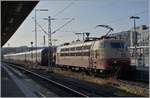 Die DB 103 113-7 übernimmt den IC nach Innsbruck in Stuttgart Hbf.